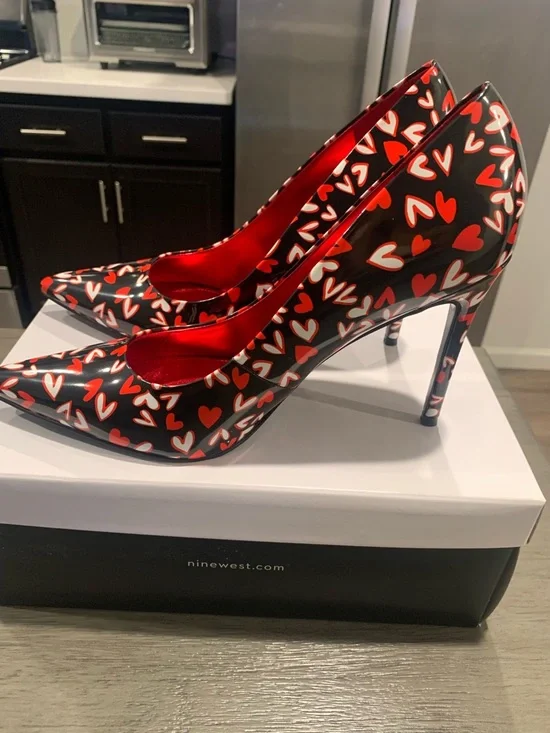 Nine West Black Pumps with Red & White Heart Print - Picture 6 of 13